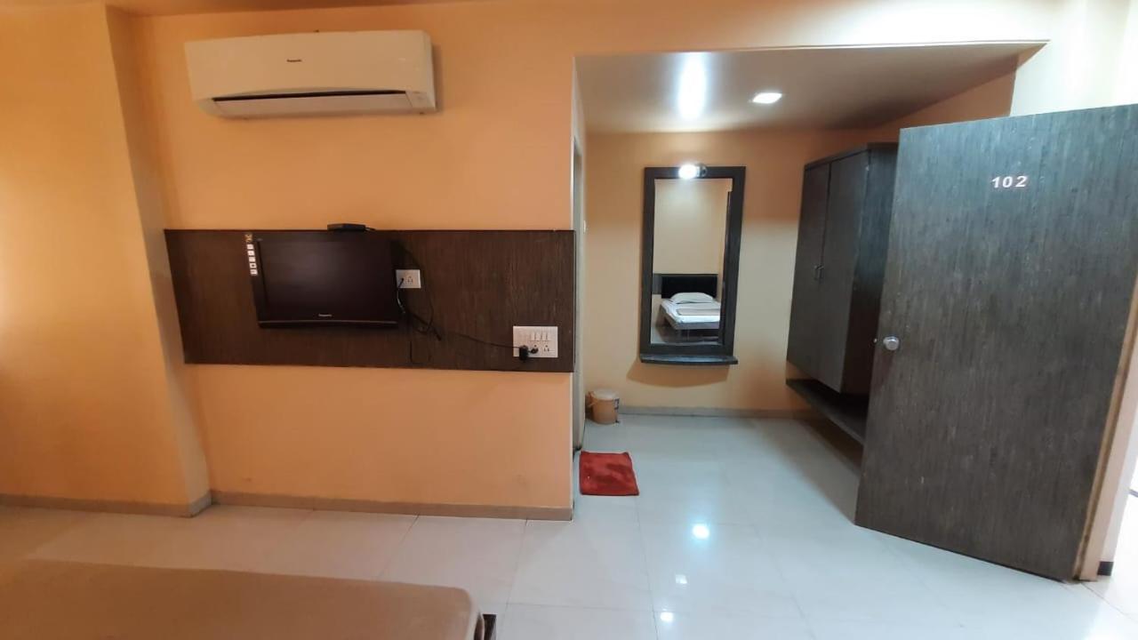 Sugandha Lodge Solapur Exterior foto